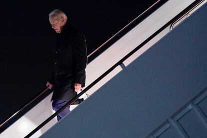 Biden desembarca a su regreso a Washington de la cumbre de Glasgow, este martes.