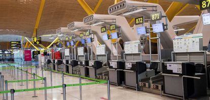 Mostradores vacíos del aeropuerto de Madrid-Barajas.