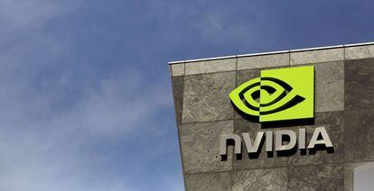 Logo de Nvidia en su sede en Santa Clara, California.