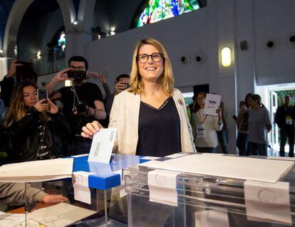 La número dos de la llista de JxCat a l'Ajuntament de Barcelona, Elsa Artadi, ha votat al Centre Cívic Pere Pruna de Barcelona a les 10.00.