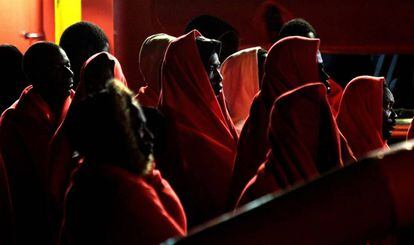 Llegada de un grupo de migrantes al puerto de Algeciras, tras su rescate el pasado día 14.