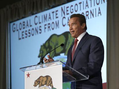 El exgobernador Schwarzenegger, durante el simposio.