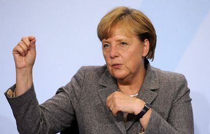 La canciller alemana, Angela Merkel, presenta el acuerdo sobre la rebaja de impuestos a partir de 2013.