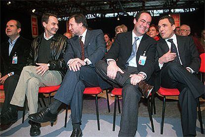 De izquierda a derecha: Chaves, Zapatero, Iglesias, Bono y Simancas, en una fotografía de archivo.