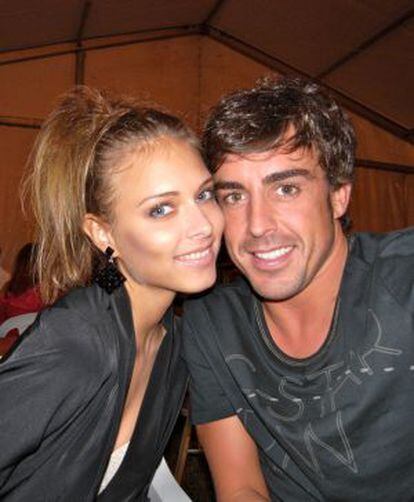 Fernando Alonso y Dasha Kapustina en Asturias