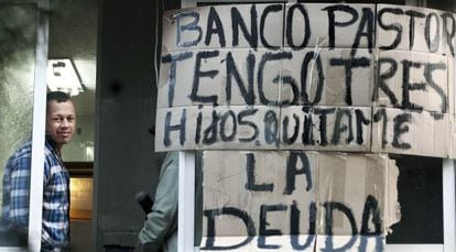 Stali, de 35 años, en proceso de desahucio de su piso de Barcelona.