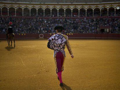 Pase&iacute;llo en la plaza de la Maestranza de Sevilla. 