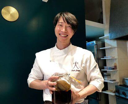 LUKE JANG EN SU RESTAURANTE SOMA DE ARRANDO / CAPEL