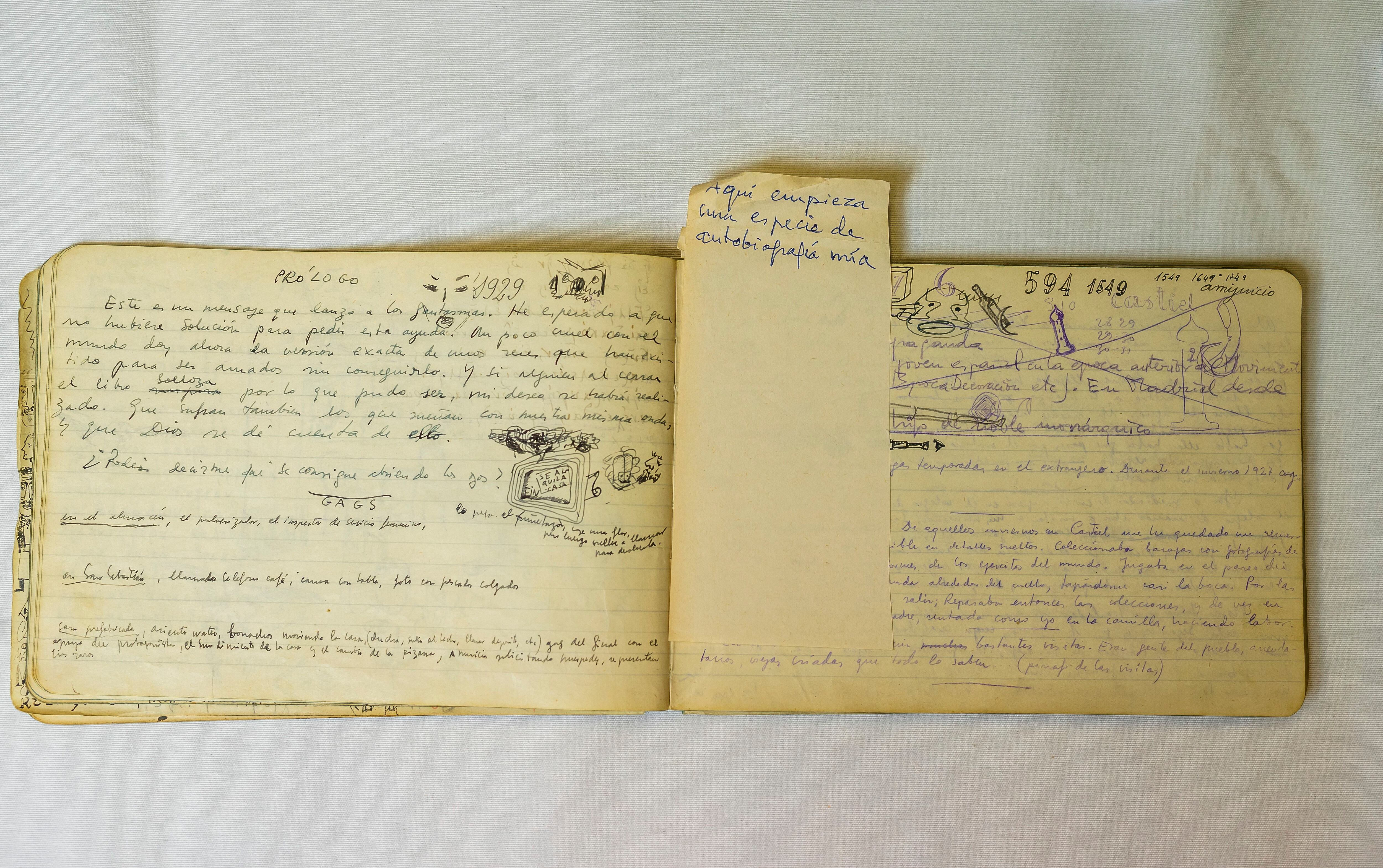 Cuaderno con anotaciones juveniles de García Berlanga.