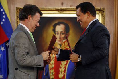 The presidents of Colombia, Juan Manuel Santos, left, and Venezuelan President Hugo Chávez met in Caracas at the beginning of November.