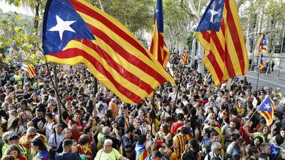 Concentraci&oacute;n frente al Palacio de Justicia de Barcelona para protestar por la operaci&oacute;n de la Guardia Civil contra los organizadores del 1-O. 