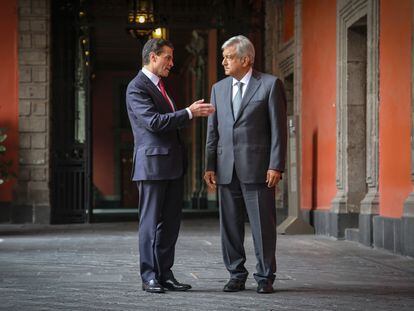 Enrique Peña Nieto en una reunión con Andrés Manuel López Obrador en Palacio Nacional, en 2018.