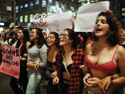 Mujeres protestan en São Paulo contra las violaciones.