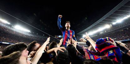 La fotograf&iacute;a que capta a Messi festejando con el Camp Nou.
