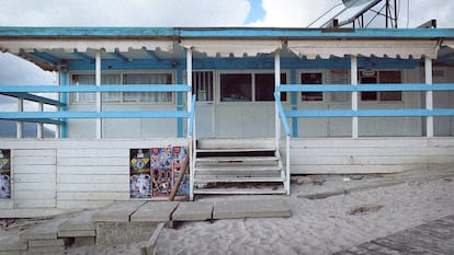 El viaje duró un mes y fue publicando un post al día en su blog: https://atilamadrona.wordpress.com/