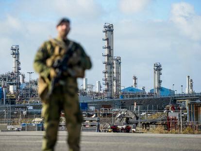 Noruega ha desplegado al Ejército en sus instalaciones energéticas, como la planta petrolífera de Karsto en Rogaland, tras el sabotaje del gasoducto Nord Stream.