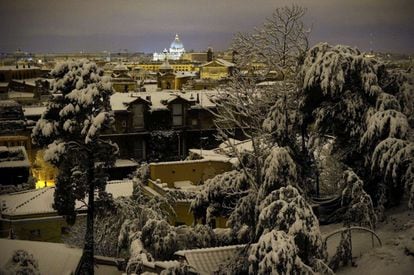 Vista general de Roma, con la basílica de San Pedro al fondo.