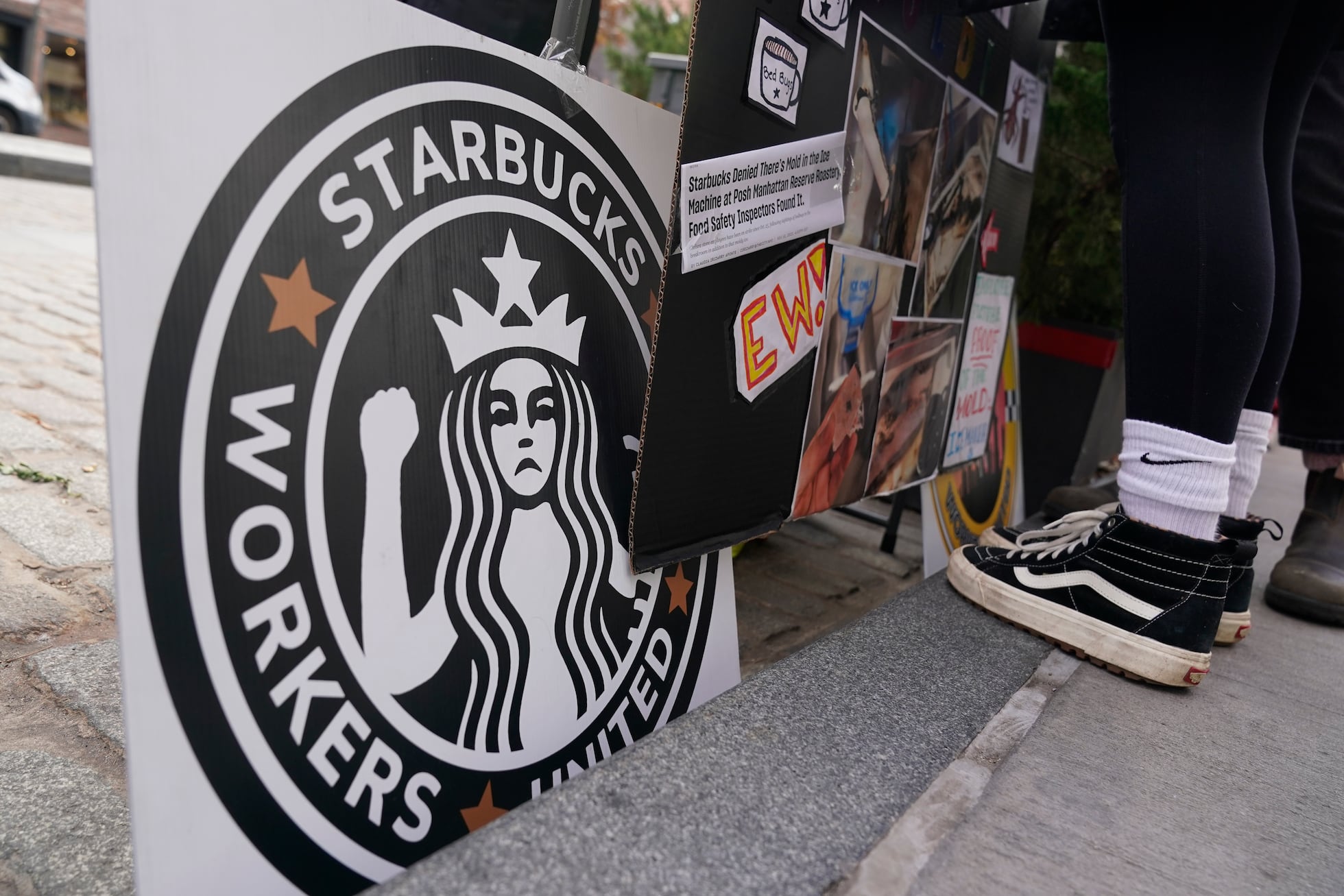 Miles De Empleados De Starbucks Organizan Una Huelga En Contra De Las Medidas Antisindicales De 0945