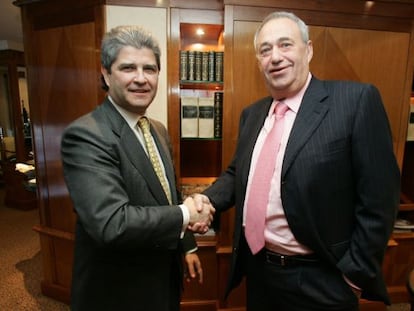 Fernando Mart&iacute;n (a la izquierda) y Manuel Jov&eacute;, en 2007, cuando cerraron la venta de Fadesa