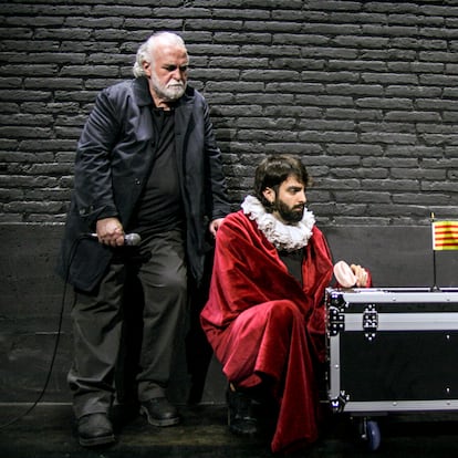 Andreu Benito i Àlex Fons, en l'adaptació de 'L'home de teatre' que dirige Àlex Rigola, a una imatge cedida pel Heartbreak Hotel.