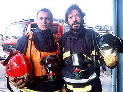 José Coronado (izquierda) y Ramón Langa, en un descanso de la grabación de <i>Código fuego.</i>