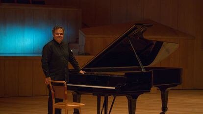 El pianista Arcadi Volodos durante su recital, este lunes, en Zaragoza.