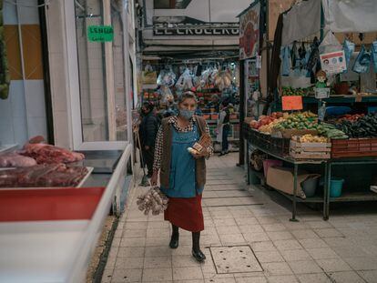 Una mujer en un mercado de Toluca (Estado de México) en agosto de 2022.