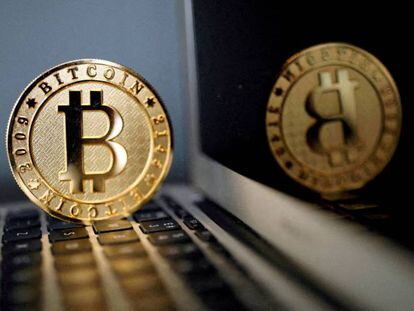 Una representación de bitcoin. REUTERS
