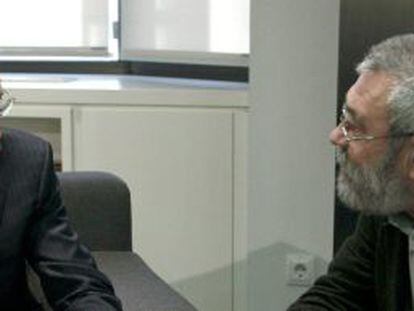 El presidente del PP, Mariano Rajoy, con el secretario general del UGT, Cándido Méndez.