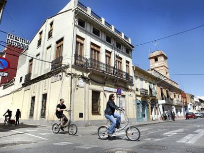 Una de las calles t&iacute;picas del barrio El Cabanyal de Valencia. 