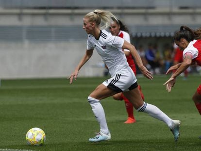 Sofia Jakobsson, del Tacón, en un partido de pretemporada contra el Sevilla en Valdebebas.