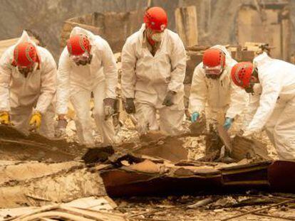 Cientos de voluntarios y militares han hallado 63 cadáveres entre los restos del incendio mientras la lista de desaparecidos se dispara a más de 600