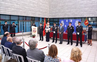 Inicio del acto del pasado martes por el día de la Policía Nacional en Paterna, en el que se premió a Levantina de Seguridad, en la persona de su propietario, José Luis Roberto, en una imagen de la nota de prensa municipal.