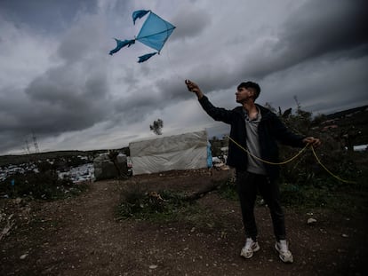 Un hombre en el campamento de Moria, Lesbos, el pasado 4 de marzo.