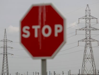 Tendido eléctrico a las afueras de Sevilla.