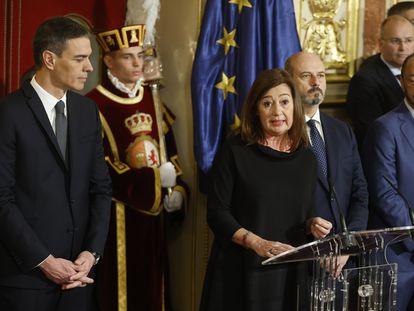 El presidente del Gobierno, Pedro Sánchez, y la presidenta del Congreso, Francina Armengol, el martes durante el acto del 45º aniversario de la Constitución.