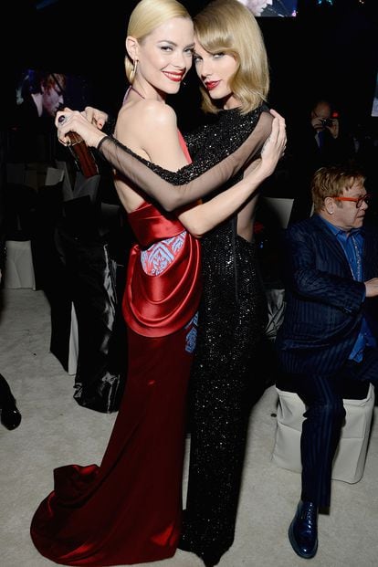 Taylor Swift y Jaime King, en la fiesta post-Oscar de Elton John.