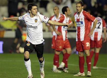 David Villa celebra su segundo gol conseguido frente al Almería.