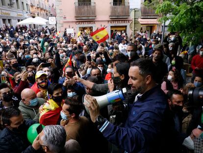 El líder de Vox, Santiago Abascal, y su candidata a la Comunidad de Madrid, Rocío Monasterio, en un acto de precampaña en San Lorenzo de El Escoral el pasado día 10.