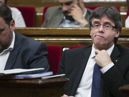 El presidente Carles Puigdemont en el Parlament.