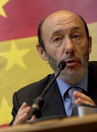 Rubalcaba durante una rueda de prensa en el ámbito de la reunión del Consejo de Justicia e Interior de la UE