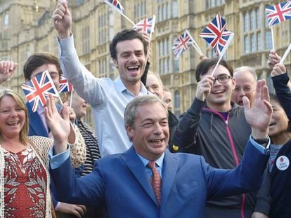 Nigel Farage, el l&iacute;der del independentista UKIP, durante su comparecencia tras conocer los resultados del &#039;Brexit&#039;.