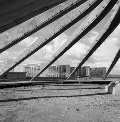Obras de la catedral de Brasilia, de Oscar Niemeyer. Archivo Público de Distrito Federal