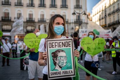 Concentración en la Puerta del Sol de Madrid en defensa de la sanidad publica y bajo el lema "sanitarios necesarios", el 29 de junio. / OLMO CALVO