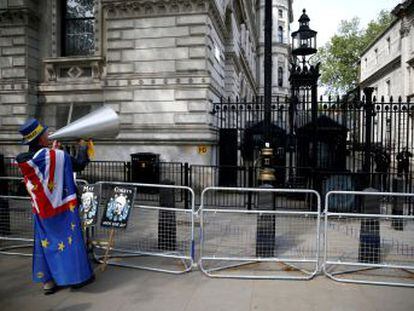 El  número dos  de May anuncia que los comicios se celebrarán el 23 de mayo