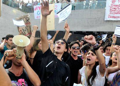 Manifestación de jóvenes en Ciudad de México.