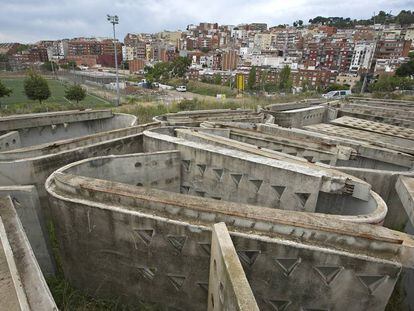 Algunes de les estructures que van cobrir un edifici esportiu dissenyat per Enric Miralles i Carme Pinós.