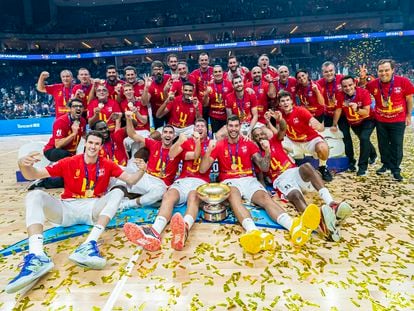 La selección española de baloncesto celebra la Medalla de Oro del Eurobasket el pasado domingo.