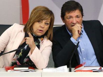 Javier Fern&aacute;ndez con Elena Sevillano, en el Consejo Territorial del PSOE del pasado d&iacute;a 15. 
