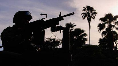 El Ejército resguarda las calles de Acapulco durante las vacaciones. 